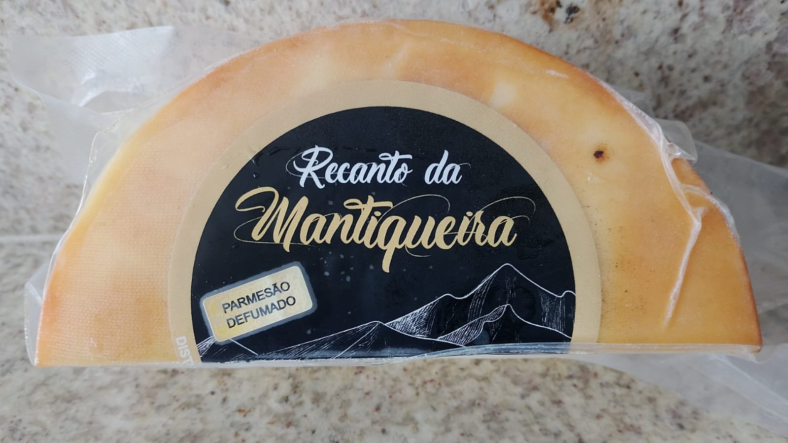 Queijo parmesão defumado